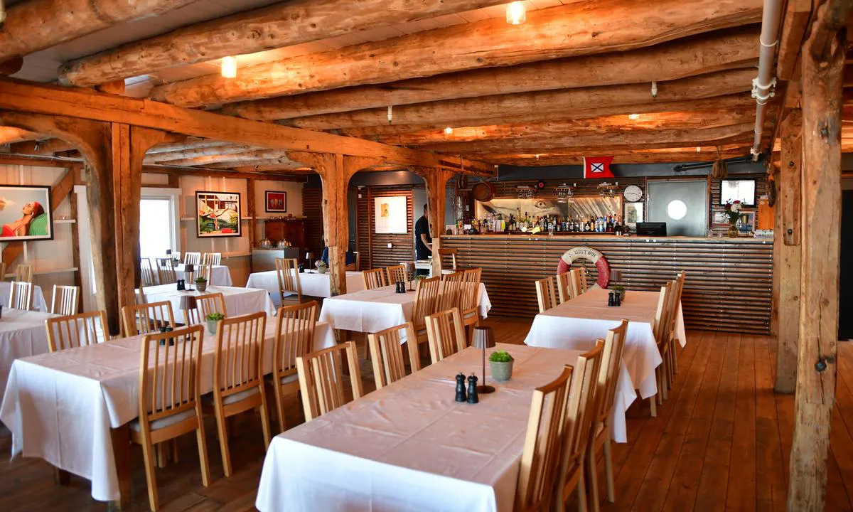 Skjerjehamn: {"base": "en", "no": "Restaurant inne", "se": "Restaurang inomhus", "en": "Restaurant inside", "da": "Restaurant indeni"}