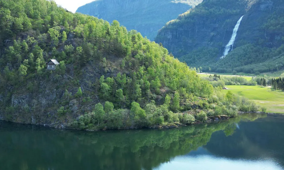 Skjolden: {"base": "en", "no": "Hytte Wittgenstein", "se": "Stuga Wittgenstein", "en": "Cottage Wittgenstein", "da": "Cottage Wittgenstein"}