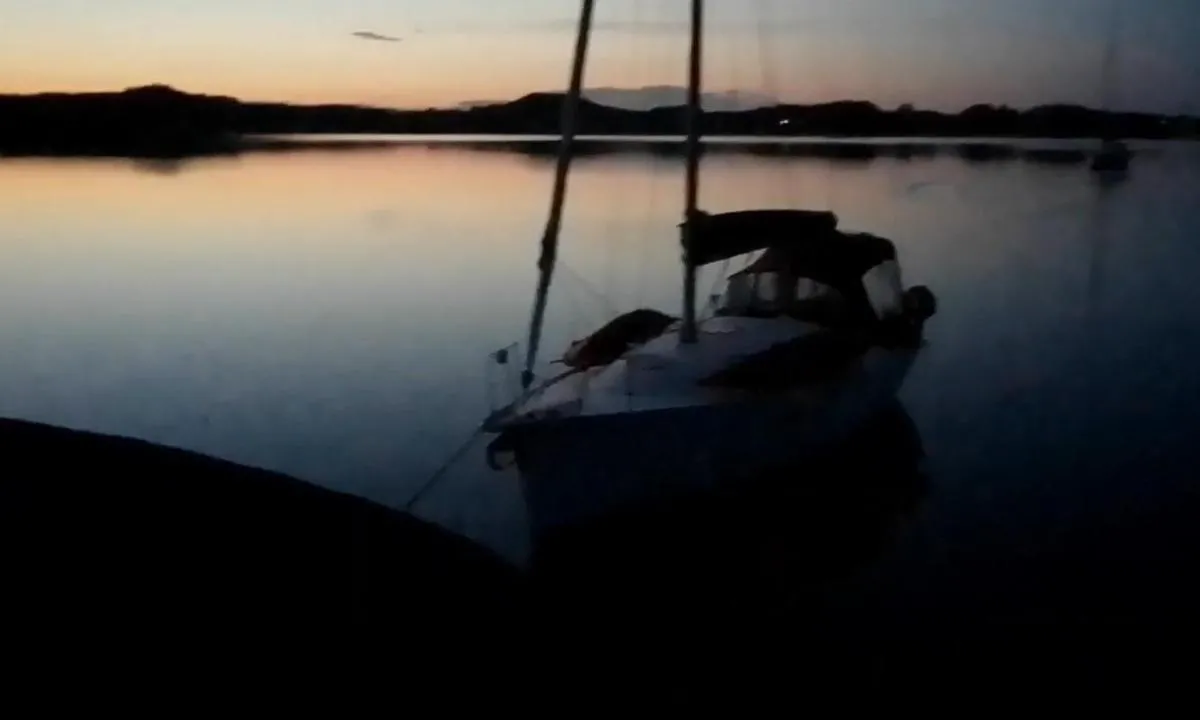 Skogholmen - Viksfjord: Vårkveld med pinnekjøtt og blankt vann