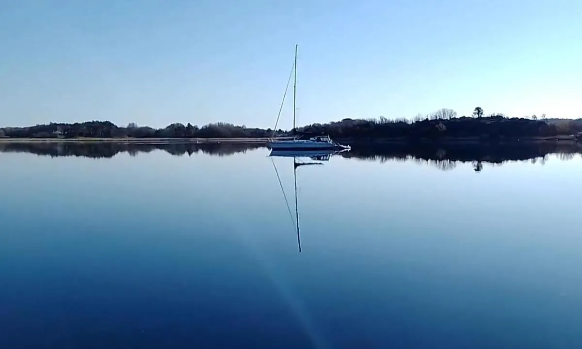 Skogholmen - Viksfjord: En drømme morgen med speilblank vann og yrende fugleliv. Svai muligheter, men sjekk kart nøye. Er noen grunner/steiner