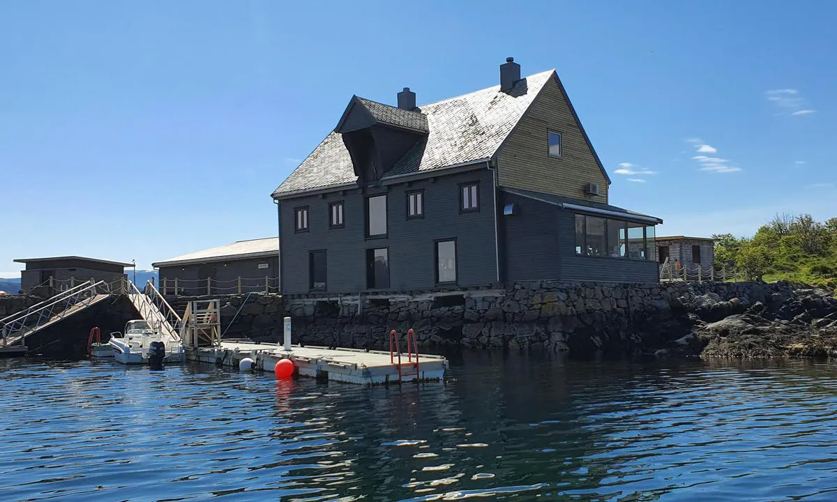 {"base": "no", "no": "Restauranten p\u00e5 Skotholmen.", "se": "Restaurangen p\u00e5 Skotholmen.", "en": "The restaurant on Skotholmen.", "da": "Restauranten p\u00e5 Skotholmen."}