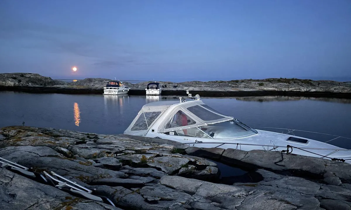 25/6-2021 
Vært å feiret st hans i Kragerø… kjørte opp og la oss til her på Skrata ,inne i første delen  av bukta man kommer til fra Std Jomfruland… Passer best å være her når det er vindstille da det er vindutsatt fra alle kanter….