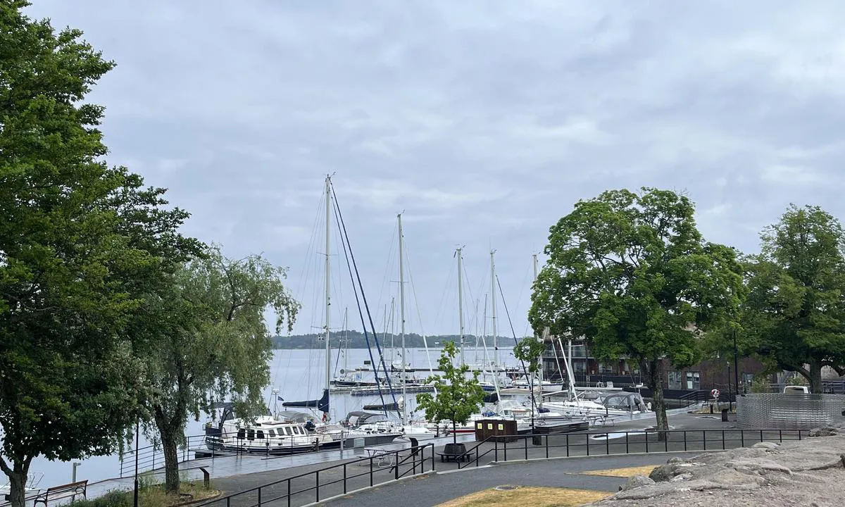 Slottholmen Marina Västervik: Deler av havna sett fra slottsruinen.