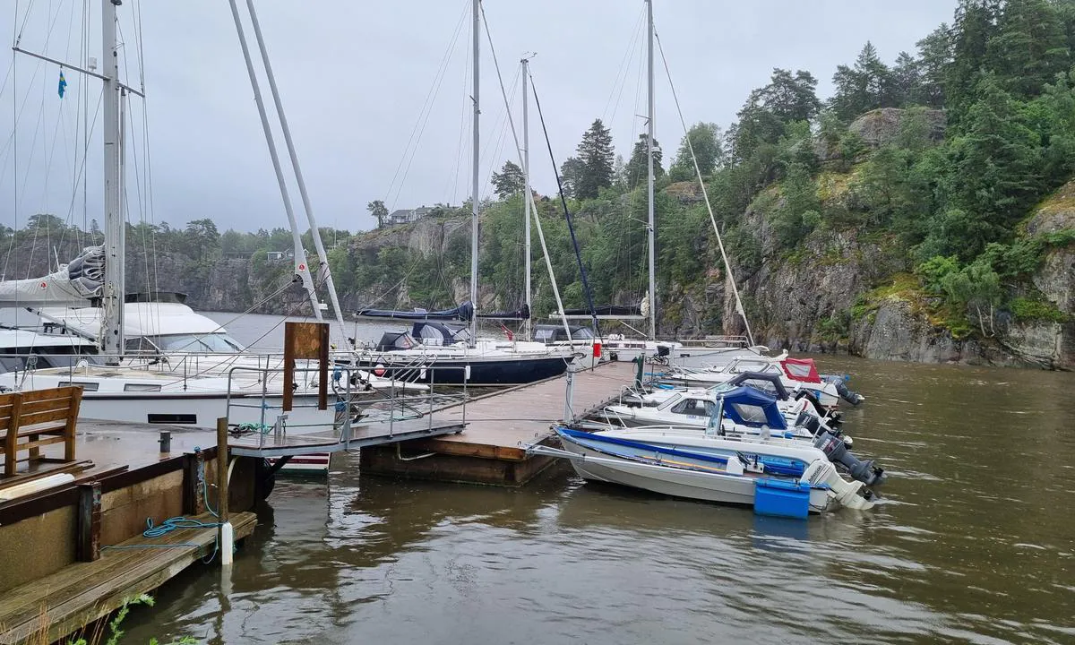 Slussen - Henån: {"base": "no", "no": "Gjestebryggen", "se": "G\u00e4stbryggan", "en": "Guest Pier", "da": "G\u00e6stebroen"}
