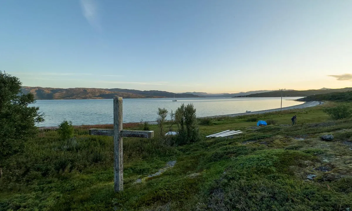 Snaget: {"base": "no", "no": "Utend\u00f8rs gudstjeneste", "se": "Utomhus gudstj\u00e4nst", "en": "Outdoor service", "da": "Udend\u00f8rs gudstjeneste"}