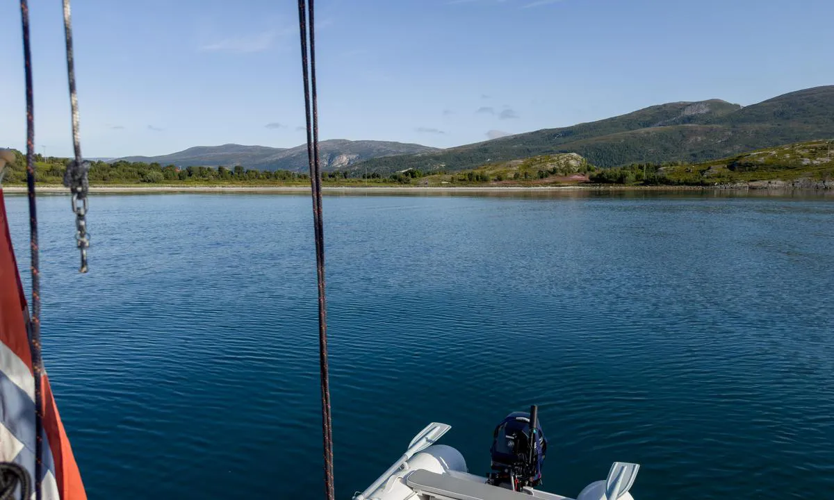 Snaget: {"base": "no", "no": "Ankring p\u00e5 ca 7 meters dybde", "se": "Ankring p\u00e5 cirka 7 meters djup", "en": "Anchoring at approximately 7 meters depth", "da": "Ankring p\u00e5 ca. 7 meters dybde"}