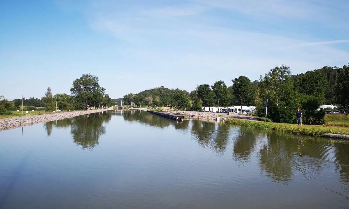 Söderköping-Klevbrinken: {"base": "se", "no": "Klevbrinkens skipsdokke G\u00f6ta kanal", "se": "Klevbrinkens skeppsdocka G\u00f6ta kanal", "en": "Klevbrinken's Shipyard G\u00f6ta Canal", "da": "Klevbrinkens skibsv\u00e6rft G\u00f6ta kanal"}