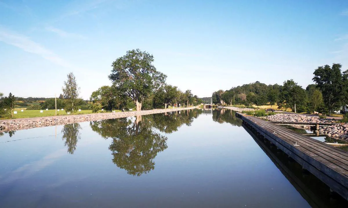 Söderköping-Klevbrinken: {"base": "se", "no": "Klevbrinkens skipsdokke G\u00f6ta kanal", "se": "Klevbrinkens skeppsdocka G\u00f6ta kanal", "en": "Klevbrinken dry dock G\u00f6ta Canal", "da": "Klevbrinkens skibsdok G\u00f6ta kanal"}