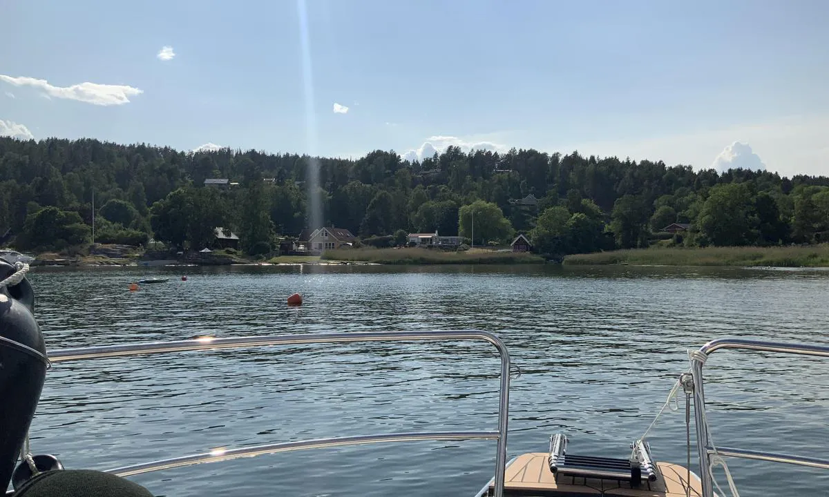 {"base": "no", "no": "Solbukta retning vest", "se": "Solbukta riktning v\u00e4st", "en": "Solbukta heading west", "da": "Solbugten retning vest"}
