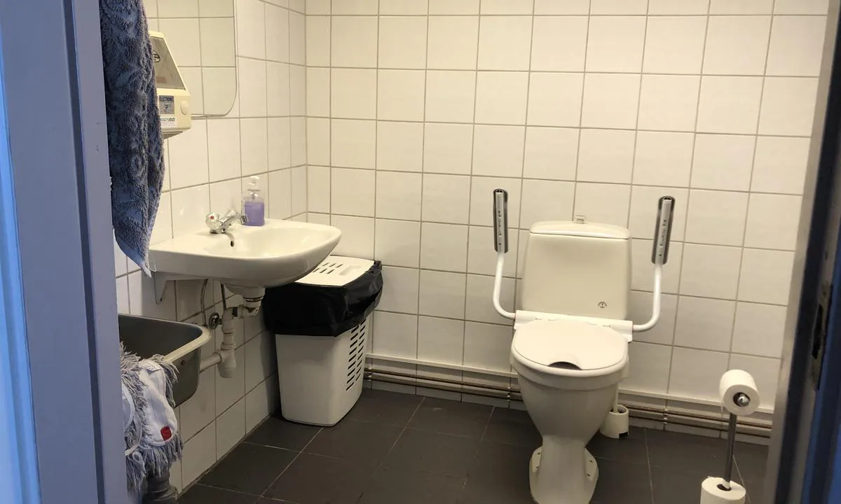 Toalett i klubbhuset hos Solviken Båtforening