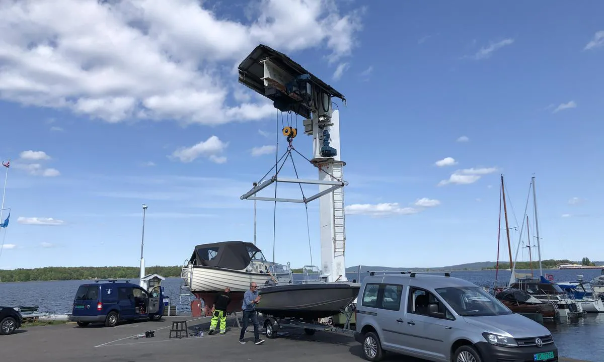 {"base": "no", "no": "Solviken B\u00e5tforening har kran for l\u00f8ft av b\u00e5t", "se": "Solviken B\u00e5tf\u00f6rening har en kran f\u00f6r lyft av b\u00e5t", "en": "Solviken Boat Association has a crane for lifting boats", "da": "Solviken B\u00e5dforening har kran til l\u00f8ft af b\u00e5d"}