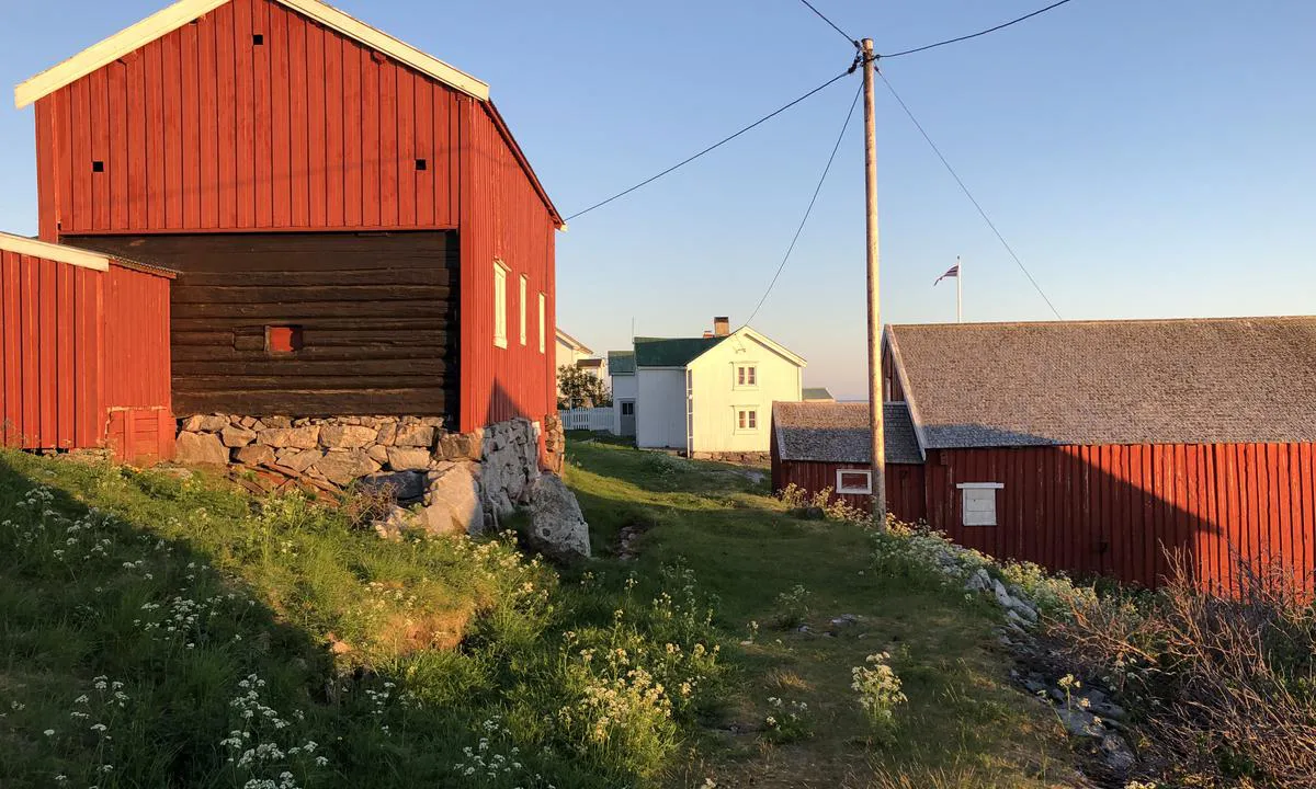 Det er vakker bebyggelse på Heimværet på Sør-Gjæslingan.