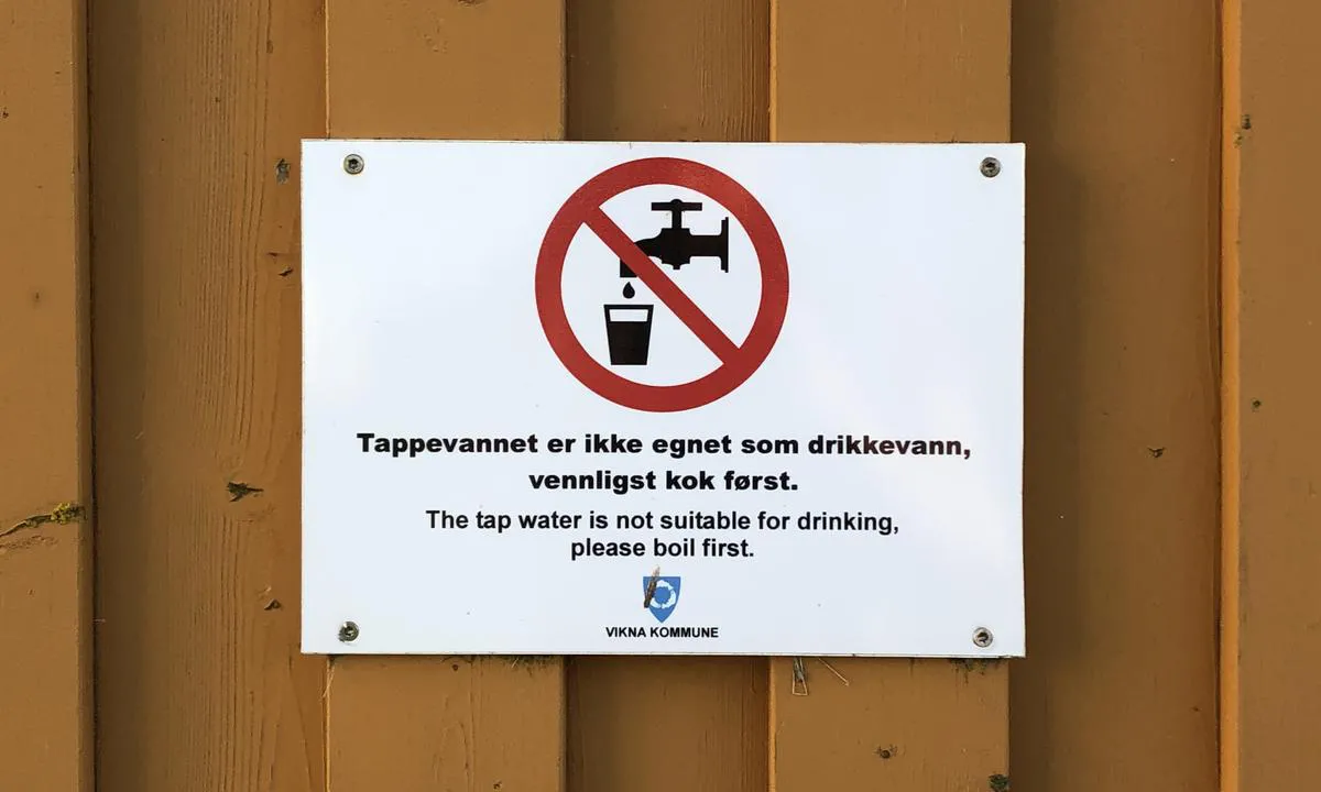 Sør-Gjæslingan - Nakken: Det er flere vannposter på Sør-Gjøslingan, men du må ikke drikke vannet. Det er heller ikke mulig å fylle båten med vann.