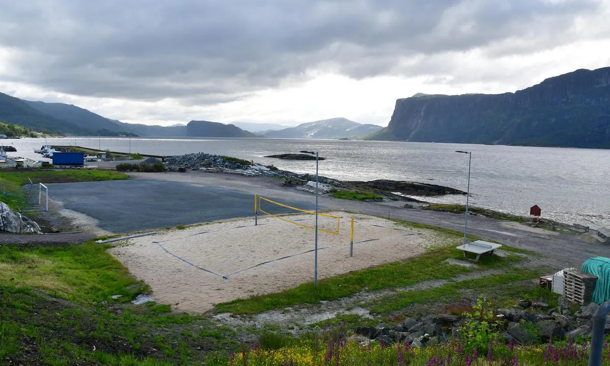 Sørbøvåg Brygge: {"base": "no", "no": "Leikeplass", "se": "Lekplats", "en": "Playground", "da": "Legeplads"}