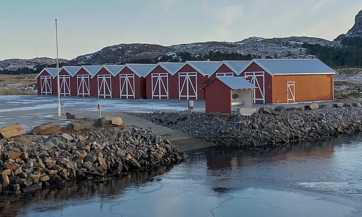 Sørgårdsvågen marina: {"base": "no", "no": "Rampe for sj\u00f8setting", "se": "Ramp f\u00f6r sj\u00f6s\u00e4ttning", "en": "Ramp for launching", "da": "Rampe til s\u00f8s\u00e6tning"}