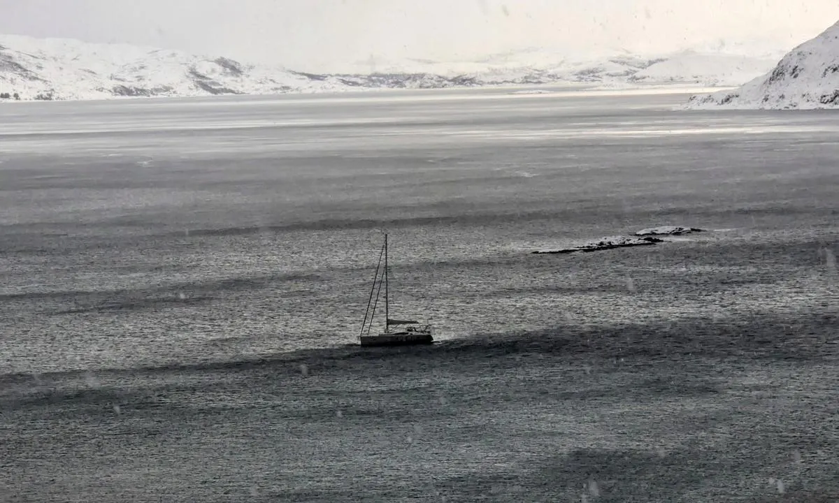 Sørgrøtøya: Anchoring Sør Grøtoya in February
