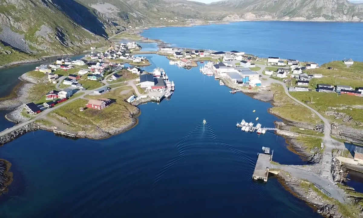 Sørvær: {"base": "no", "no": "Oversiktsbilde", "se": "\u00d6versiktsbild", "en": "Overview image", "da": "Oversigtsbillede"}