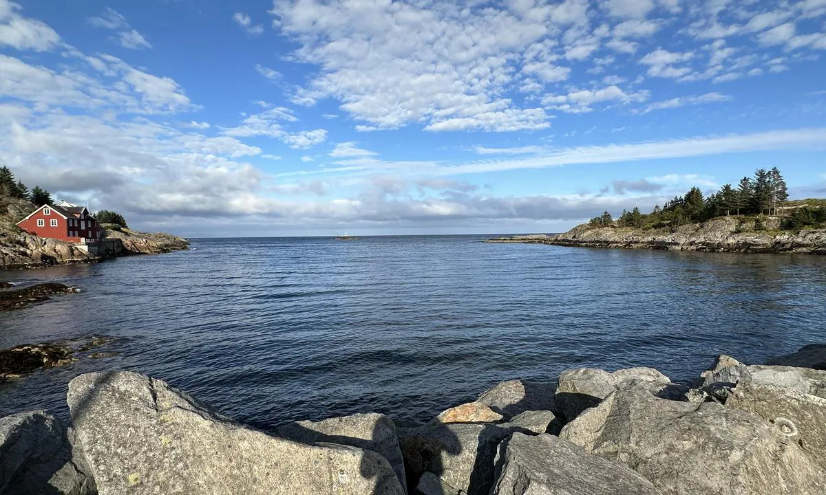 Sørvågen - Moskenes: {"base": "no", "no": "Innl\u00f8pet til moloen", "se": "Inloppet till piren", "en": "The entrance to the breakwater", "da": "Indl\u00f8bet til molen"}