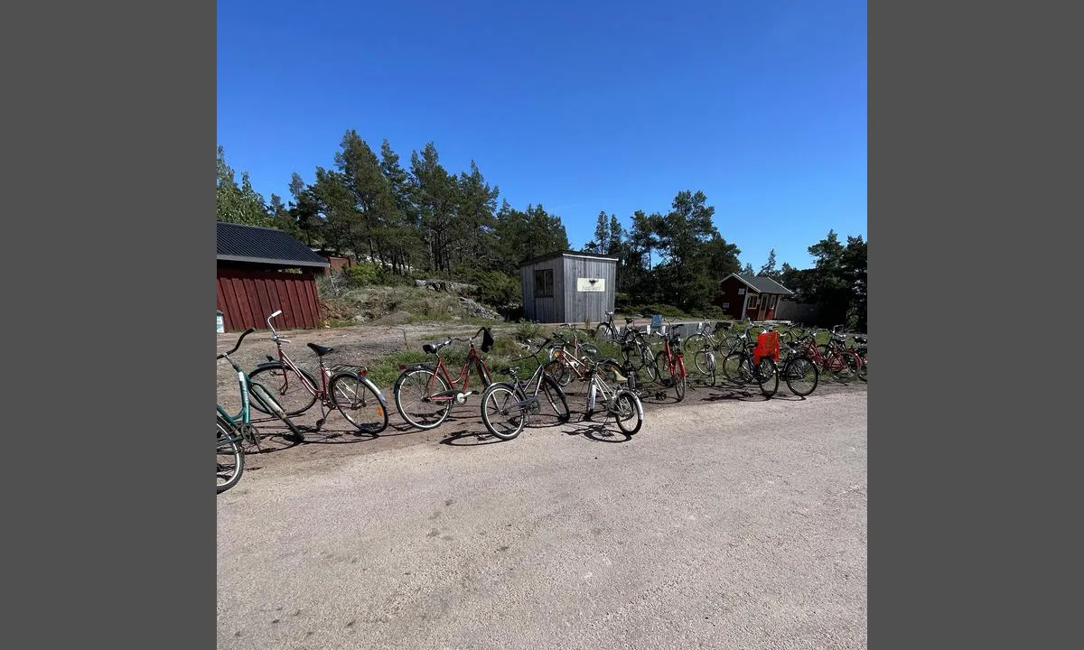 Sottunga: {"base": "en", "no": "Sykler til utl\u00e5n", "se": "Cyklar att l\u00e5na", "en": "Cycles to borrow", "da": "Cykler til l\u00e5ns"}