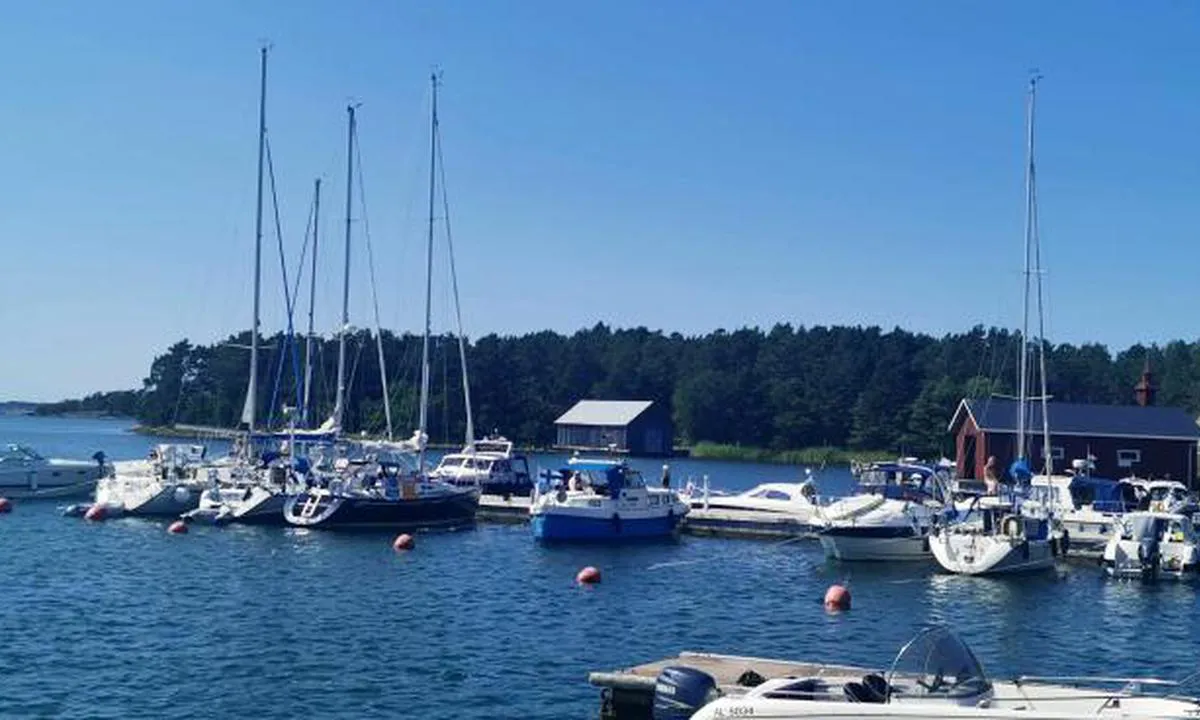 {"base": "se", "no": "Sottunga Marina", "se": "Sottunga Marina", "en": "Sottunga Marina", "da": "Sottunga Marina"}