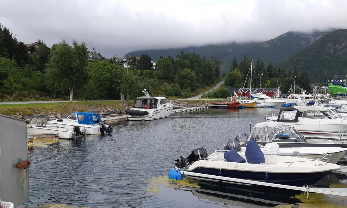 Søvik og Gamlem Småbåtlag: Gjestebrygge langs med land.