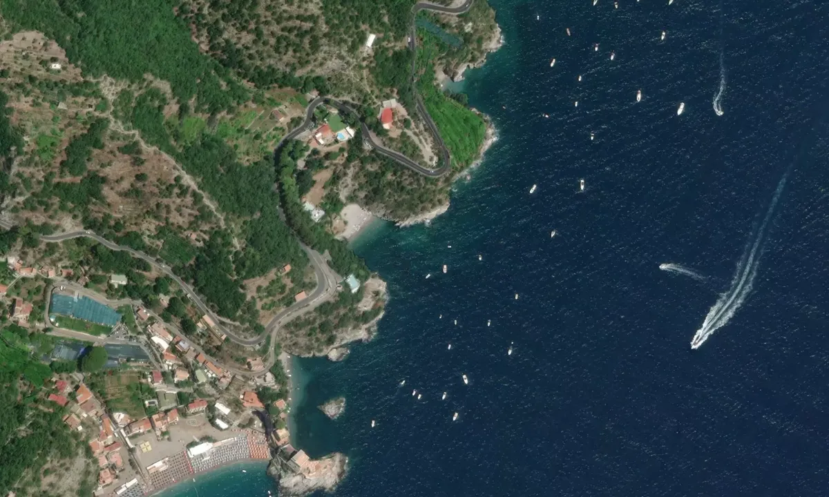 Flyfoto av spiaggia lo Sgarrupo
