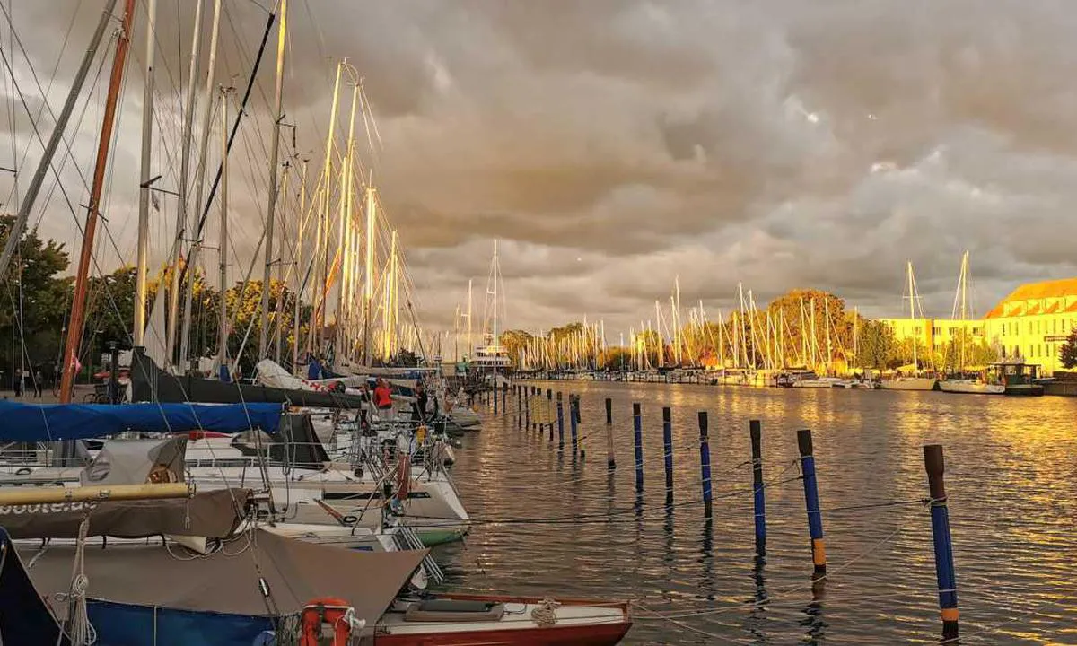 Stadthafen Greifswald Wiek: {"base": "de", "no": "Greiswald Wiek", "se": "Greifswald Viken", "en": "Greiswald Wiek", "da": "Greiswald Wiek", "fr": "Greifswald Wiek", "de": "Greiswald Wiek", "es": "Greiswald Wiek", "it": "Greiswald Wiek", "pt": "Greiswald Wiek", "nl": "Greifswald Wiek", "pl": "Greiswald Wiek", "uk": "\u0413\u0440\u0430\u0439\u0441\u0432\u0430\u043b\u044c\u0434 \u0412\u0456\u043a", "ro": "Golf Greifswald", "tr": "Greiswald Wiek", "el": "\u0393\u03ba\u03c1\u03b9\u03c2\u03b2\u03b1\u03bb\u03bd\u03c4 \u0392\u03b9\u03ba", "cs": "Greiswald Wiek", "hu": "Greifwald-\u00f6b\u00f6l", "fi": "Greifswaldin Wiek", "bg": "\u0413\u0440\u0430\u0439\u0441\u0432\u0430\u043b\u0434 \u0412\u0438\u0435\u043a", "sr": "\u0413\u0440\u0430\u0458\u0441\u0432\u0430\u043b\u0434 \u0412\u0438\u043a", "et": "Greiswaldi laht", "lv": "Greifsvaldes Wiek", "lt": "Greifsvaldo Wiek"}