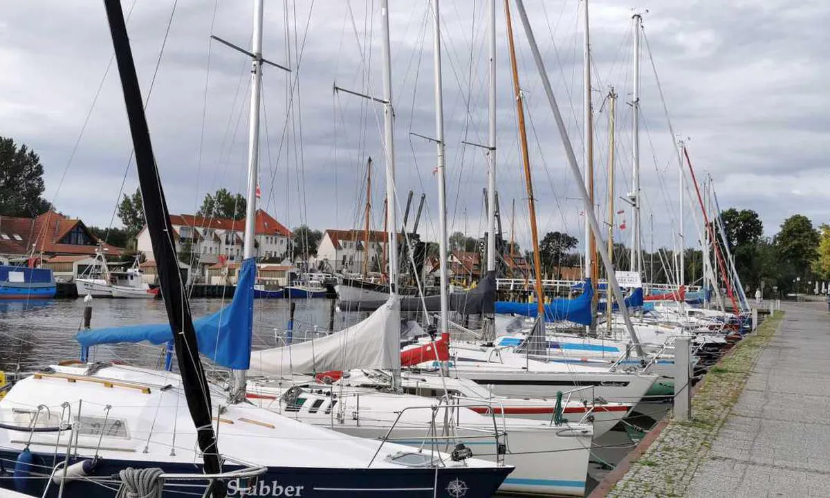 Stadthafen Greifswald Wiek: {"base": "de", "no": "Greiswald Viken", "se": "Greifswaldsviken", "en": "Greifswald Bay", "da": "Greiswald Vig", "fr": "Griswold Wiek", "de": "Greiswald Wiek", "es": "Greiswald Wiek", "it": "Greiswald Wiek", "pt": "Ba\u00eda de Greifswald", "nl": "Greifswald Wiek", "pl": "Greiswald Wiek", "uk": "\u0413\u0440\u0430\u0439\u0441\u0432\u0430\u043b\u044c\u0434 \u0412\u0456\u043a", "ro": "Greiswald Wiek", "tr": "Greiswald Wiek", "el": "\u0393\u03ba\u03c1\u03ac\u03b9\u03c3\u03b2\u03b1\u03bb\u03bd\u03c4 \u0392\u03b9\u03ba", "cs": "Greiswaldsk\u00e1 z\u00e1toka", "hu": "Greifswaldi \u00f6b\u00f6l", "fi": "Greiswaldin lahti", "bg": "\u0413\u0440\u0430\u0439\u0441\u0432\u0430\u043b\u0434 \u0412\u0438\u0435\u043a", "sr": "\u0413\u0440\u0435\u0438\u0441\u0432\u0430\u043b\u0434 \u0412\u0438\u0435k", "et": "Greifswald Wiek", "lv": "Greifsvaldes l\u012bcis", "lt": "Greisvald\u0117s \u012flanka"}
