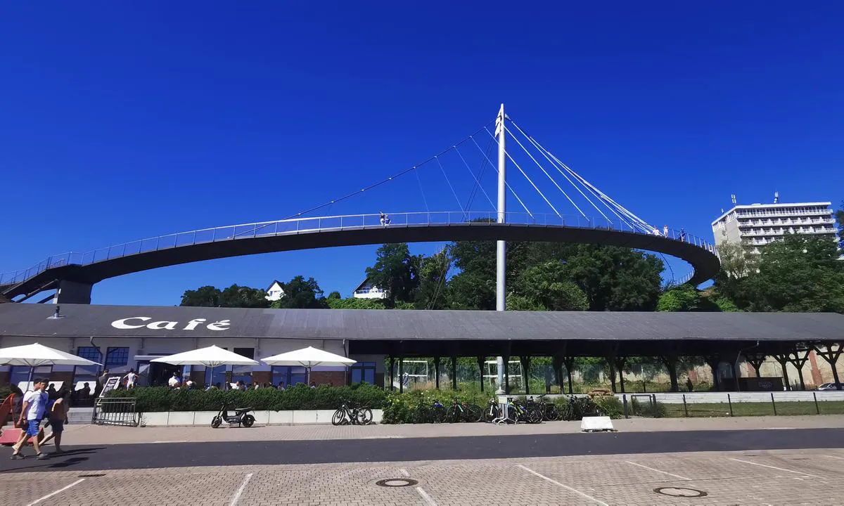 {"base": "de", "no": "<p>Byhavnen Sassnitz</p>", "se": "Stadshamnen Sassnitz", "en": "City Harbor of Sassnitz", "da": "Stadthavn Sassnitz", "fr": "Port de ville de Sassnitz", "de": "Stadthafen Sassnitz", "es": "Puerto Urbano de Sassnitz", "it": "Porto cittadino di Sassnitz", "pt": "Porto da Cidade de Sassnitz", "nl": "Stadshaven Sassnitz", "pl": "Miejski Port Sassnitz", "uk": "\u041c\u0456\u0441\u044c\u043a\u0438\u0439 \u043f\u043e\u0440\u0442 \u0417\u0430\u0441\u043d\u0456\u0446", "ro": "Portul ora\u0219ului Sassnitz", "tr": "Sassnitz \u015eehir Liman\u0131", "el": "\u0394\u03b7\u03bc\u03bf\u03c4\u03b9\u03ba\u03cc \u039b\u03b9\u03bc\u03ac\u03bd\u03b9 \u03a3\u03ac\u03c3\u03bd\u03b9\u03c4\u03c2", "cs": "P\u0159\u00edstav m\u011bsta Sassnitz", "hu": "Sassnitz v\u00e1rosi kik\u00f6t\u0151", "fi": "Kaupungin satama Sassnitz", "bg": "\u0413\u0440\u0430\u0434\u0441\u043a\u043e \u043f\u0440\u0438\u0441\u0442\u0430\u043d\u0438\u0449\u0435 \u0417\u0430\u0441\u043d\u0438\u0446", "sr": "\u0413\u0440\u0430\u0434\u0441\u043a\u0430 \u041b\u0443\u043a\u0430 \u0417\u0430\u0441\u043d\u0438\u0446", "et": "Sassnitzi linnasadam", "lv": "<p>Pils\u0113tas osta Sassnitz</p>", "lt": "Miesto uostas Sasnicas"}