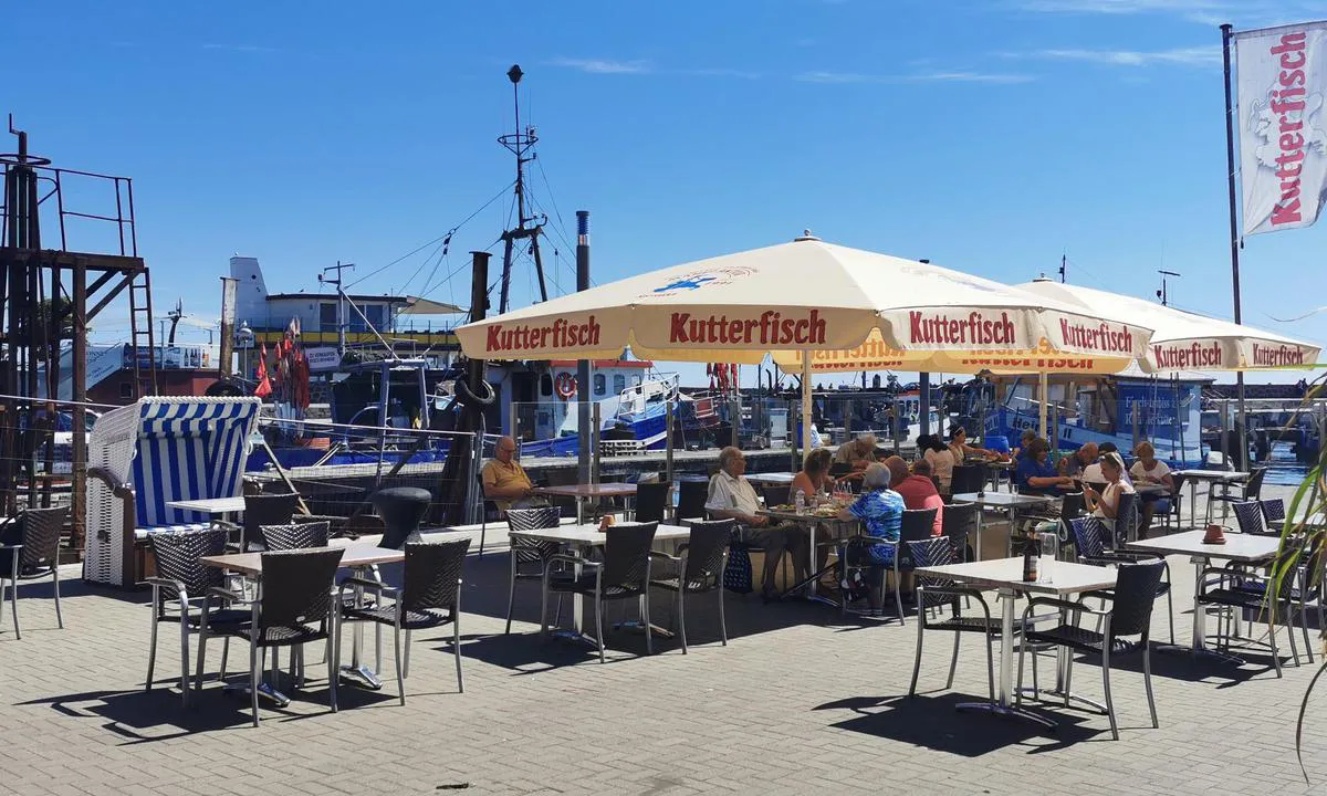 {"base": "de", "no": "Byhavnen Sassnitz3", "se": "Stadshamn Sassnitz3", "en": "<h3>City Harbour Sassnitz</h3>", "da": "<b>Stadthavn Sassnitz</b>", "fr": "Port de la ville de Sassnitz3", "de": "Stadthafen Sassnitz3", "es": "Puerto de la Ciudad Sassnitz3", "it": "<b>Porto cittadino di Sassnitz</b>3", "pt": "Porto da Cidade de Sassnitz", "nl": "Stadshaven Sassnitz3", "pl": "Port Miasta Sassnitz3", "uk": "\u041c\u0456\u0441\u044c\u043a\u0438\u0439 \u043f\u043e\u0440\u0442 \u0417\u0430\u0441\u043d\u0456\u04463", "ro": "Portul ora\u0219ului Sassnitz", "tr": "Stadthafen Sassnitz3", "el": "\u039b\u03b9\u03bc\u03ac\u03bd\u03b9 \u03c4\u03b7\u03c2 \u03c0\u03cc\u03bb\u03b7\u03c2 Sassnitz", "cs": "M\u011bstsk\u00fd p\u0159\u00edstav Sassnitz3", "hu": "Stadthafen Sassnitz3", "fi": "Kaupungin satama Sassnitz3", "bg": "\u0413\u0440\u0430\u0434\u0441\u043a\u043e \u043f\u0440\u0438\u0441\u0442\u0430\u043d\u0438\u0449\u0435 \u0417\u0430\u0441\u043d\u0438\u0446", "sr": "\u0413\u0440\u0430\u0434\u0441\u043a\u0430 \u043b\u0443\u043a\u0430 \u0417\u0430\u0441\u043d\u0438\u04463", "et": "<p>Sadamalinn Sassnitz</p>", "lv": "Pils\u0113tas osta Sassnitz3", "lt": "Sassnitz miesto uostas"}