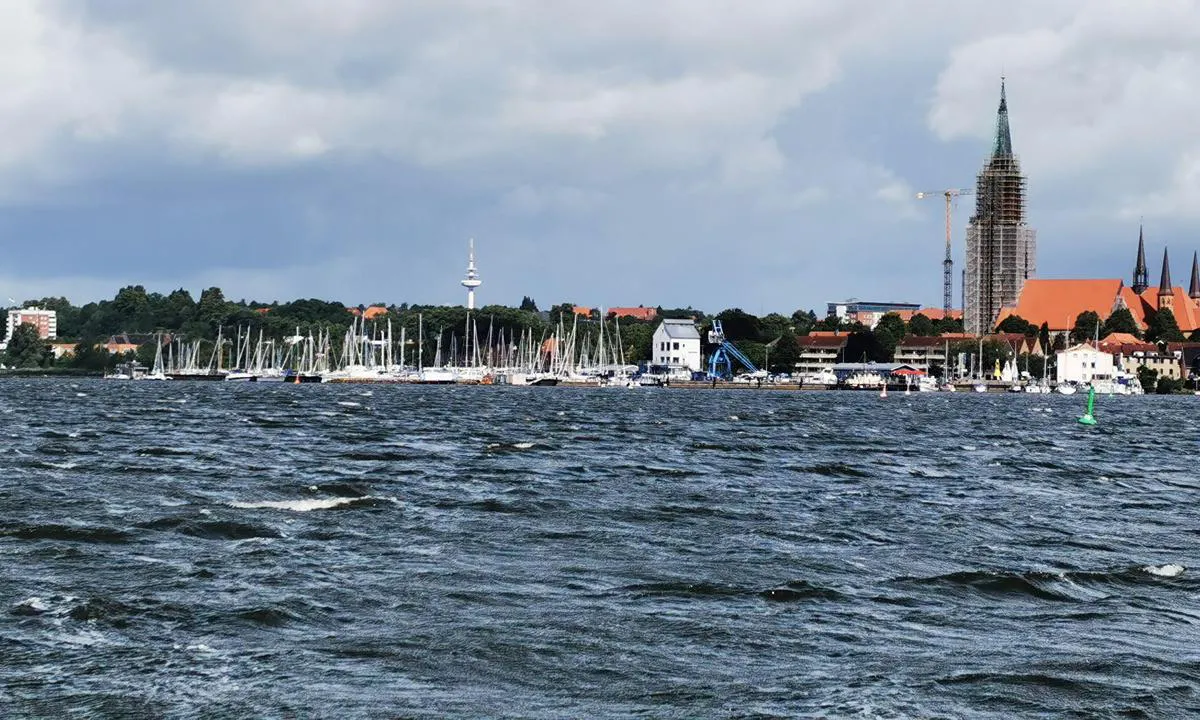 {"base": "de", "no": "Byhavn Schleswig", "se": "Stadshamn Schleswig", "en": "City Harbor Schleswig", "da": "Byhavn Slesvig", "fr": "Port de la ville de Schleswig", "de": "Stadthafen Schleswig", "es": "Puerto de la ciudad de Schleswig", "it": "Porto cittadino di Schleswig", "pt": "Porto da cidade de Schleswig", "nl": "Stadshaven Schleswig", "pl": "Port Miejski Schleswig", "uk": "\u041c\u0456\u0441\u044c\u043a\u0438\u0439 \u043f\u043e\u0440\u0442 \u0428\u043b\u0435\u0437\u0432\u0456\u0433", "ro": "Portul ora\u0219ului Schleswig", "tr": "Schleswig \u015eehir Liman\u0131", "el": "\u0394\u03b7\u03bc\u03bf\u03c4\u03b9\u03ba\u03cc \u039b\u03b9\u03bc\u03ac\u03bd\u03b9 Schleswig", "cs": "M\u011bstsk\u00fd p\u0159\u00edstav Schleswig", "hu": "Schleswig v\u00e1rosi kik\u00f6t\u0151je", "fi": "Kaupungin satama Schleswig", "bg": "\u0413\u0440\u0430\u0434\u0441\u043a\u043e\u0442\u043e \u043f\u0440\u0438\u0441\u0442\u0430\u043d\u0438\u0449\u0435 \u0428\u043b\u0435\u0437\u0432\u0438\u0433", "sr": "\u0413\u0440\u0430\u0434\u0441\u043a\u0430 \u043b\u0443\u043a\u0430 \u0428\u043b\u0435\u0437\u0432\u0438\u0433", "et": "Stadthafen Schleswig", "lv": "\u0160lezvigas pils\u0113tas osta", "lt": "\u0160lesvigo miesto uostas"}