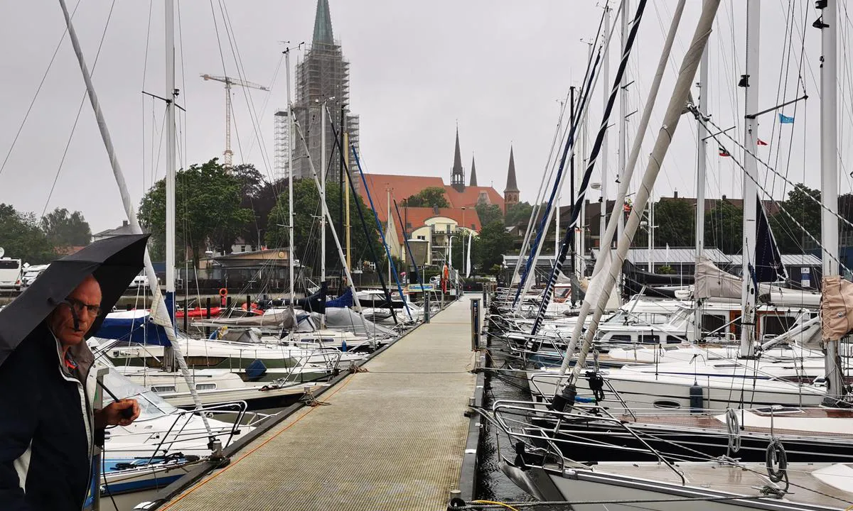 {"base": "de", "no": "Bystyhavnen Schleswig", "se": "Stadshamn Schleswig", "en": "City Harbour Schleswig", "da": "Stadthafen Schleswig", "fr": "Port municipal de Schleswig", "de": "Stadthafen Schleswig", "es": "Puerto de la ciudad de Schleswig", "it": "Porto della Citt\u00e0 di Schleswig", "pt": "Porto da Cidade de Schleswig", "nl": "Stadthaven Schleswig", "pl": "Stadthafen Schleswig", "uk": "\u041c\u0456\u0441\u044c\u043a\u0430 \u0433\u0430\u0432\u0430\u043d\u044c \u0428\u043b\u0435\u0437\u0432\u0456\u0433", "ro": "Portul urban Schleswig", "tr": "Schleswig \u015eehir Liman\u0131", "el": "\u039b\u03b9\u03bc\u03ac\u03bd\u03b9 \u03a0\u03cc\u03bb\u03b7\u03c2 Schleswig", "cs": "M\u011bstsk\u00fd p\u0159\u00edstav Schleswig", "hu": "Schleswig v\u00e1rosi kik\u00f6t\u0151", "fi": "Kaupunginsatama Schleswig", "bg": "\u0413\u0440\u0430\u0434\u0441\u043a\u043e \u043f\u0440\u0438\u0441\u0442\u0430\u043d\u0438\u0449\u0435 \u0428\u043b\u0435\u0437\u0432\u0438\u0433", "sr": "\u0413\u0440\u0430\u0434\u0441\u043a\u0430 \u043b\u0443\u043a\u0430 \u0428\u043b\u0435\u0437\u0432\u0438\u0433", "et": "Schleswigi linnasadam", "lv": "\u0160l\u0113svigas pils\u0113tas osta", "lt": "\u0160lezvigo miesto uostas"}