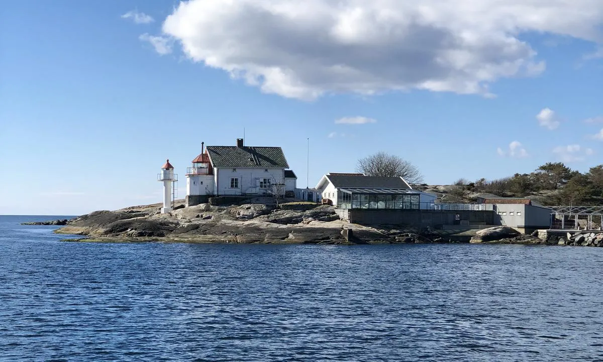 Stangholmen Fyr rett utenfor Risør.