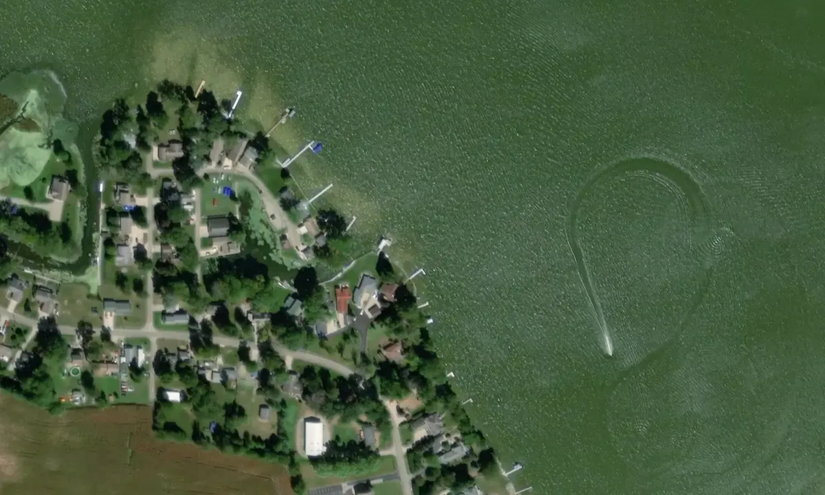 Satelite image of steep drop1