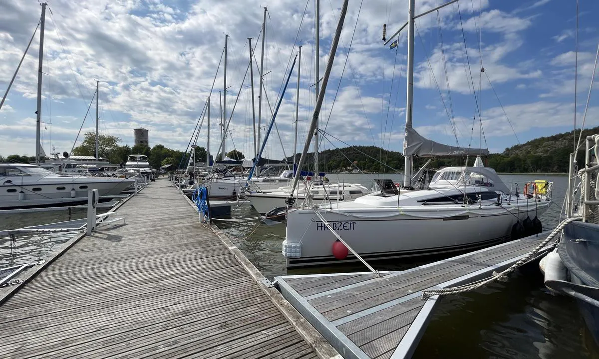Stegeborgs hamn: {"base": "no", "no": "Flott gjestehavn med vann og str\u00f8m", "se": "Fin g\u00e4sthamn med vatten och el", "en": "Great guest harbour with water and electricity", "da": "Flot g\u00e6stehavn med vand og str\u00f8m"}