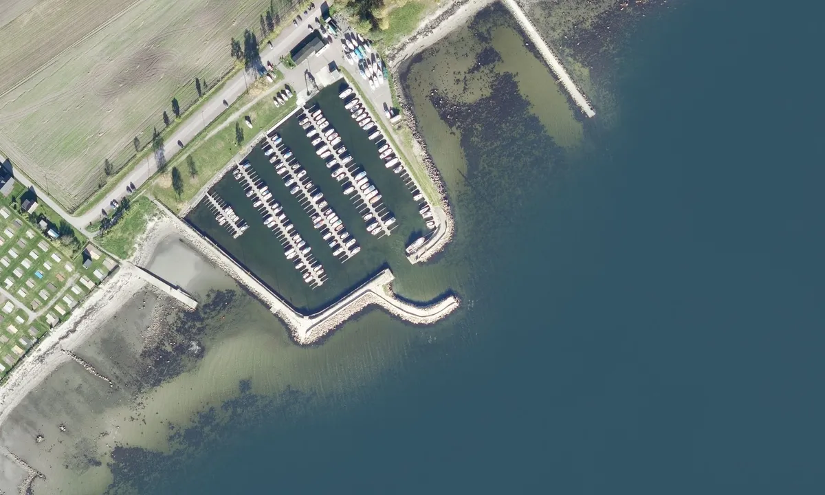 Flyfoto av Steinbrygga Båthavn