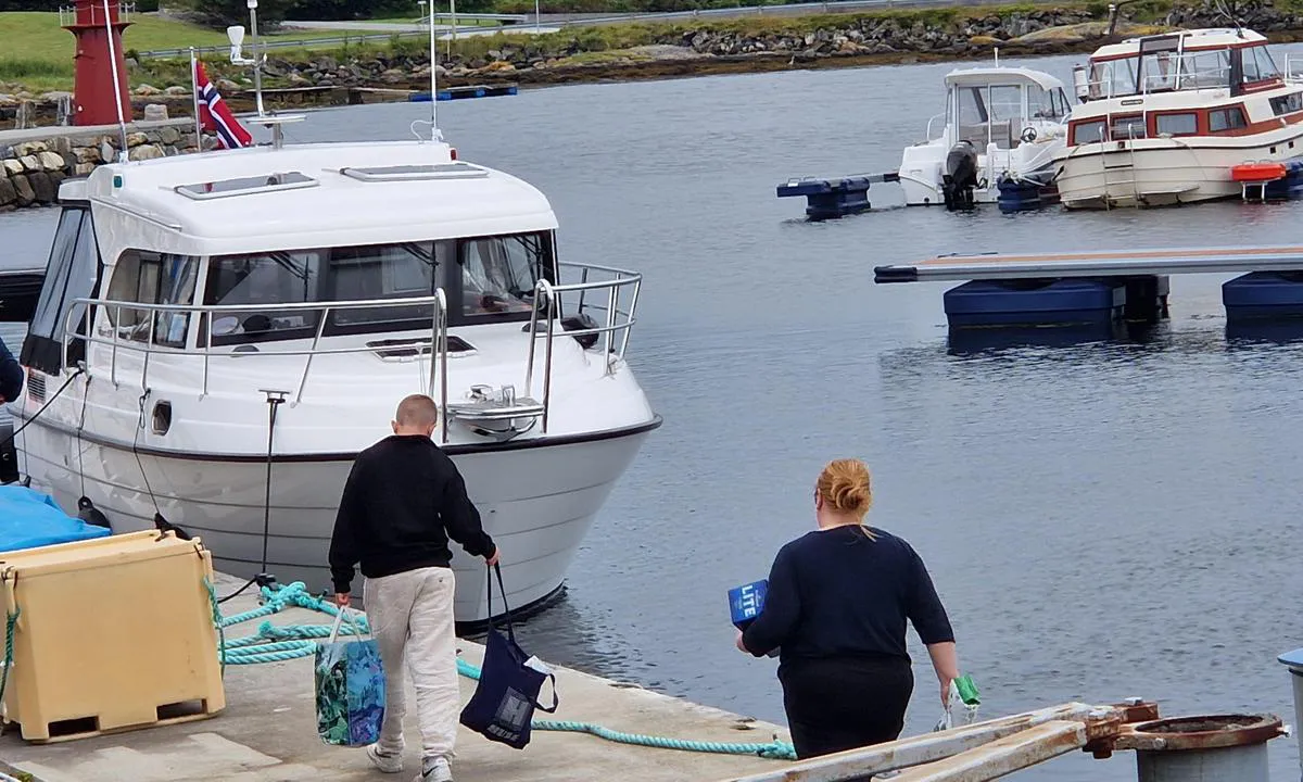 Steinshamn: {"base": "no", "no": "Veldig godt skjerma for vinden.", "se": "V\u00e4ldigt v\u00e4l skyddad fr\u00e5n vinden.", "en": "Very well sheltered from the wind.", "da": "Meget godt beskyttet mod vinden."}