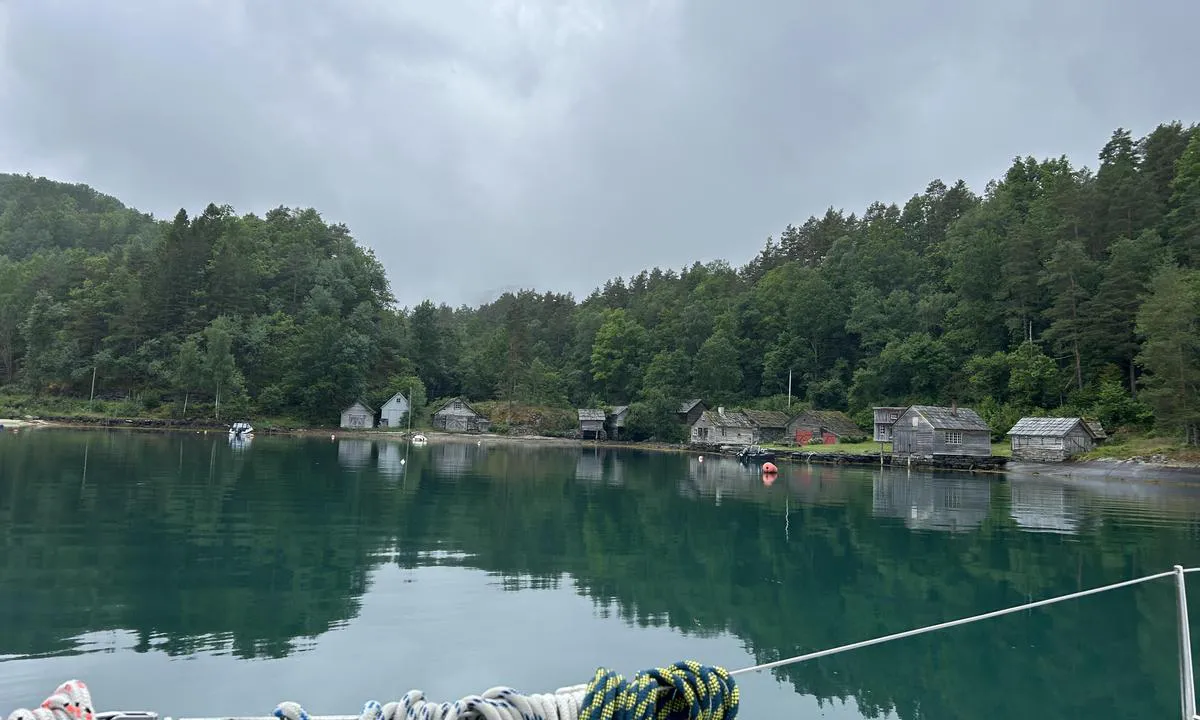 Stekka: {"base": "se", "no": "Rolig og beskyttet natthavn", "se": "Lugn och skyddad natthamn", "en": "Calm and sheltered overnight harbor", "da": "Rolig og beskyttet natthavn"}