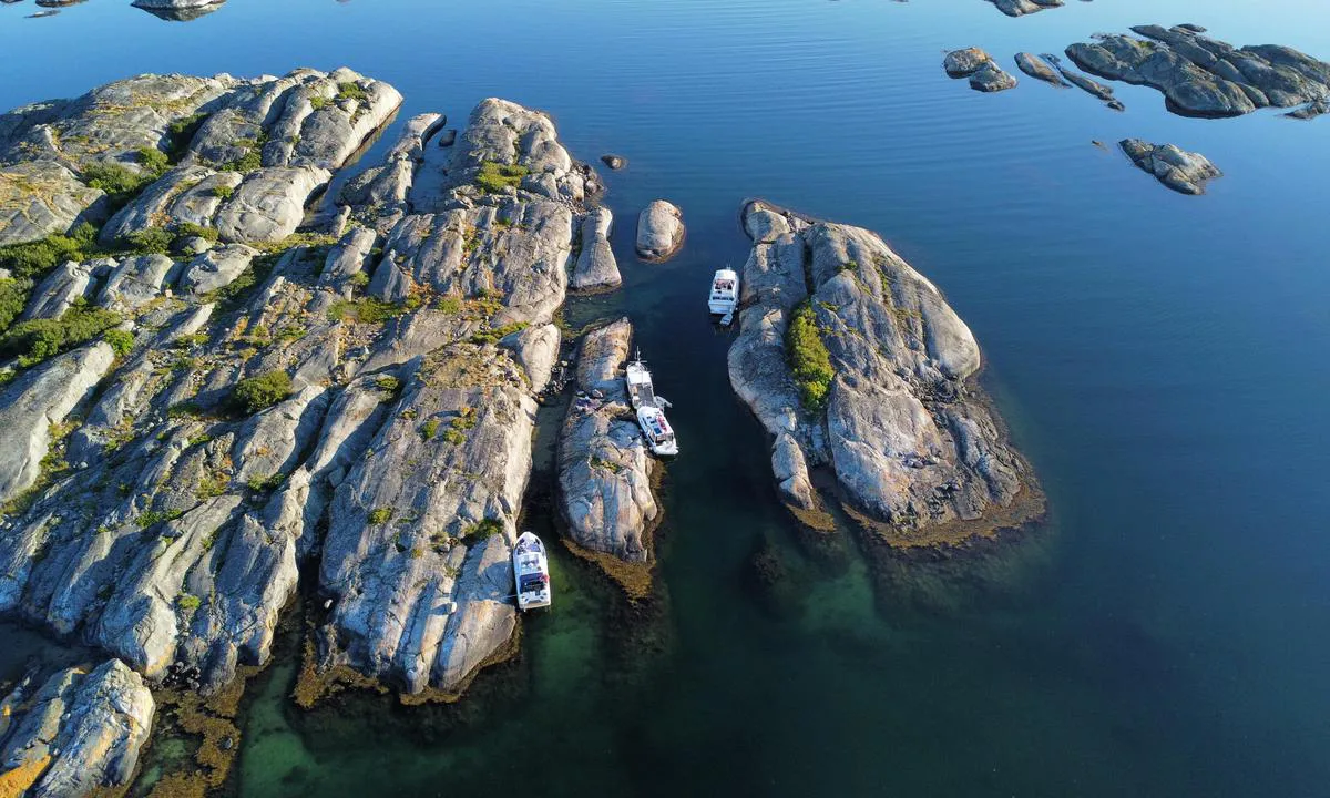 Stenholmen: {"base": "en", "no": "Bilde tatt fra nord", "se": "Bild tagen fr\u00e5n norr", "en": "Picture taken from north", "da": "<b>Billede taget fra nord</b>"}