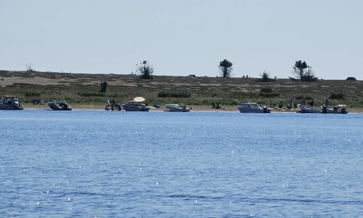 Stenskäret: {"base": "se", "no": "Nordstranda", "se": "Norra Stranden", "en": "Northern Shore", "da": "Nordstranden"}