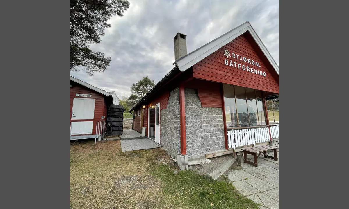Stjørdal: {"base": "no", "no": "Do, dusj og vaskemaskin/t\u00f8rketrommel", "se": "Toalett, dusch och tv\u00e4ttmaskin/torktumlare", "en": "Toilet, shower, and washing machine/dryer", "da": "Toilet, bruser og vaskemaskine/t\u00f8rretumbler"}