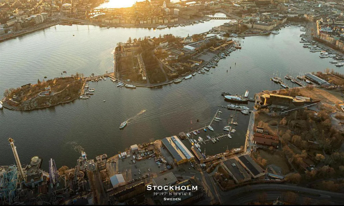 {"base": "en", "no": "Luftfoto av Stockholm - Wasahamnen. Presentert i samarbeid med fotoflyg.se. Du kan bestille dette som en innrammet utskrift p\u00e5 deres nettside (lenke nedenfor). Bruk koden \"harbourmaps\" for \u00e5 f\u00e5 10% rabatt.", "se": "Flygfoto av Stockholm - Wasahamnen. Presenteras i samarbete med fotoflyg.se. Du kan best\u00e4lla detta som en inramad print p\u00e5 deras webbplats (l\u00e4nk nedan). Anv\u00e4nd koden \"harbourmaps\" f\u00f6r att f\u00e5 10% rabatt.", "en": "Aerial photo of Stockholm - Wasahamnen. Presented in cooperation with fotoflyg.se. You can order this as a framed print on their website (link below). Use code \"harbourmaps\" to get a 10% rebate", "da": "Luftfoto af Stockholm - Wasahamnen. Pr\u00e6senteret i samarbejde med fotoflyg.se. Du kan bestille dette som en indrammet plakat p\u00e5 deres hjemmeside (link nedenfor). Brug koden \"harbourmaps\" for at f\u00e5 10% rabat"}