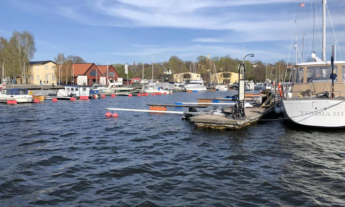 Stockholm - Wasahamnen: {"base": "en", "no": "Inngangen til Wasahamnen", "se": "Inloppet till Wasahamnen", "en": "The entry to Wasahamnen", "da": "Indsejlingen til Wasahamnen"}