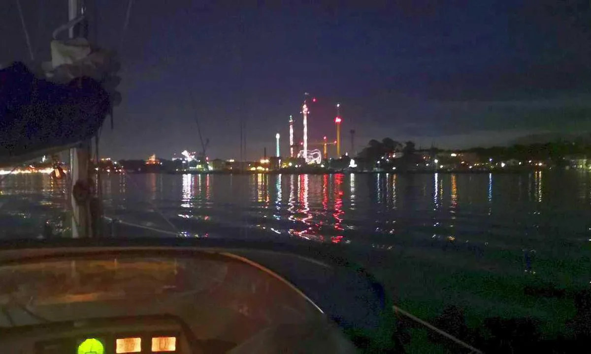 Stockholm - Wasahamnen: {"base": "de", "no": "Wasahamnen forut", "se": "Wasahamnen f\u00f6rut", "en": "Wasahamnen ahead", "da": "Wasahamnen forude", "fr": "Wasahamnen en avant", "de": "Wasahamnen voraus", "es": "Wasahamnen por delante", "it": "Wasahamnen in vista", "pt": "Wasahamnen \u00e0 frente", "nl": "Wasahamnen voorop", "pl": "Wasahamnen przed nami", "uk": "\u0412\u0430\u0441\u0430\u0445\u0430\u043c\u043d\u0435\u043d \u0443\u043f\u0435\u0440\u0435\u0434", "ro": "Wasahamnen \u00eenainte", "tr": "Wasahamnen ilerde", "el": "Wasahamnen \u03bc\u03c0\u03c1\u03bf\u03c3\u03c4\u03ac", "cs": "Wasahamnen p\u0159ed n\u00e1mi", "hu": "Wasahamnen el\u0151tt", "fi": "Wasahamn edess\u00e4", "bg": "Wassahamnen \u043d\u0430\u043f\u0440\u0435\u0434", "sr": "Wasahamnen ispred", "et": "Wasahamnen ees", "lv": "Priek\u0161\u0101 Vasahamnen", "lt": "Wasahamnen pirmyn"}