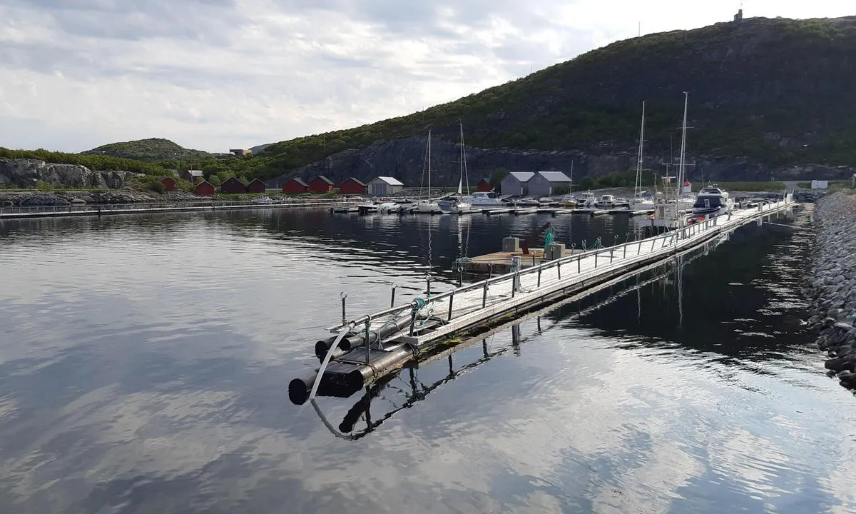 Stokkøy Marina: Havnen sett fra enden på moloen.