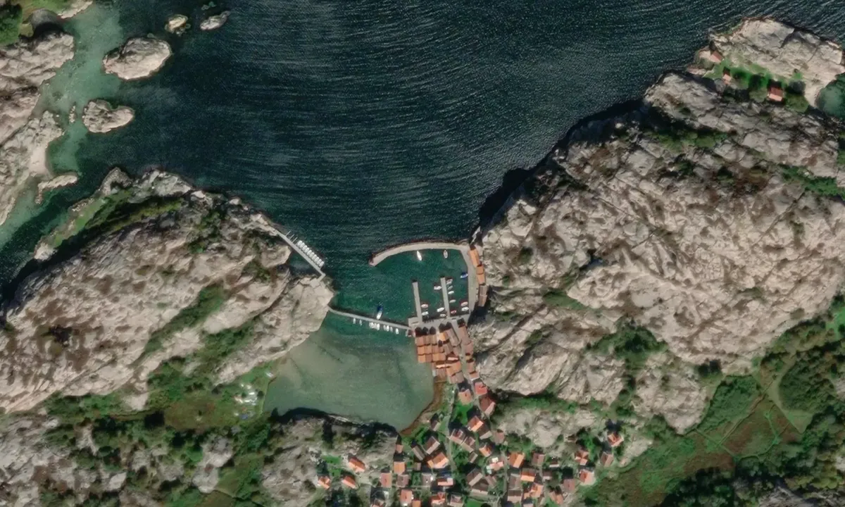 Flyfoto av Stora Kornös gästhamn