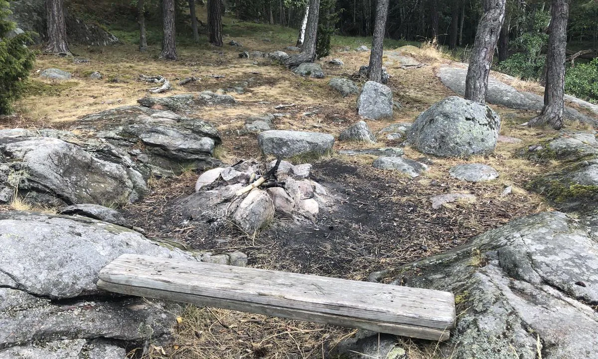 Stora Korpmaren: Campfire with sunset view.