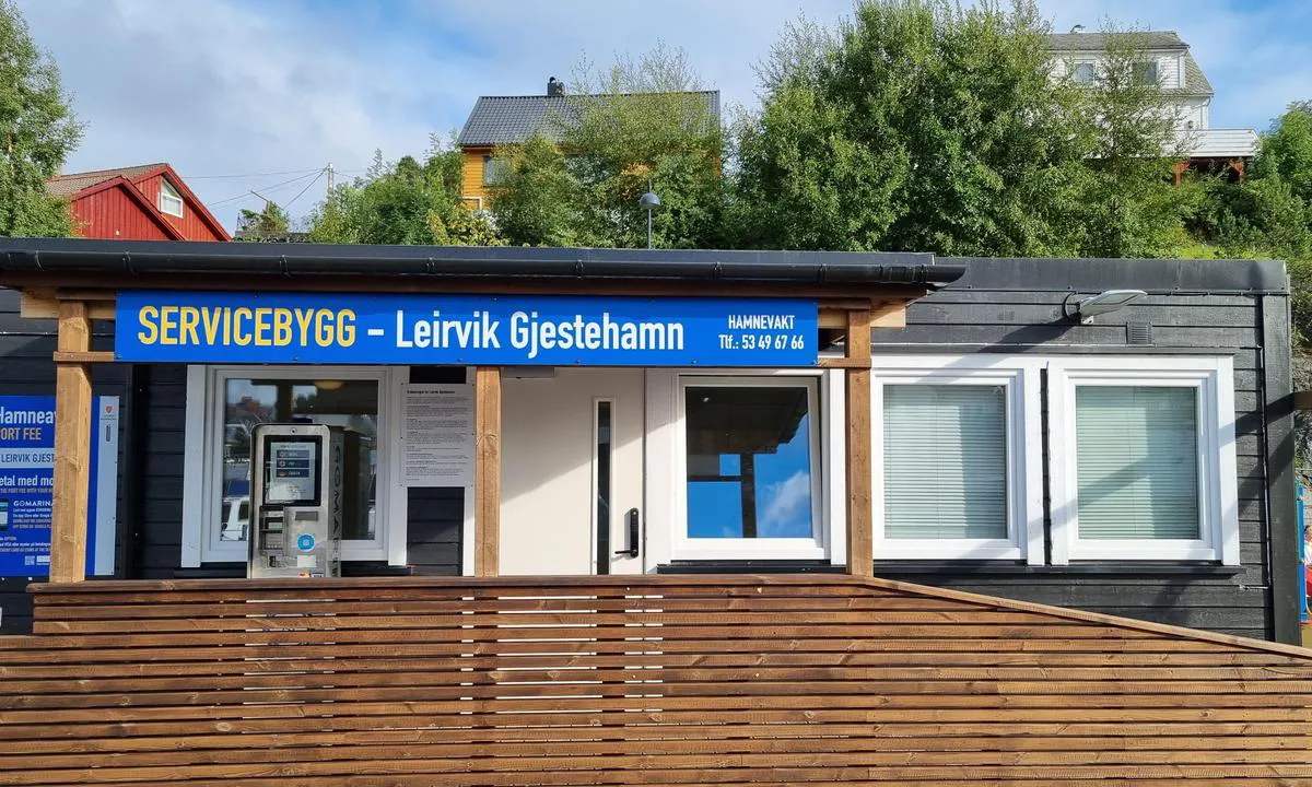 Stord Leirvik: {"base": "no", "no": "Telefonnummer til havnevakt.", "se": "Telefonnummer till hamnvakt.", "en": "Phone number for the harbor watch.", "da": "Telefonnummer til havnevagten."}