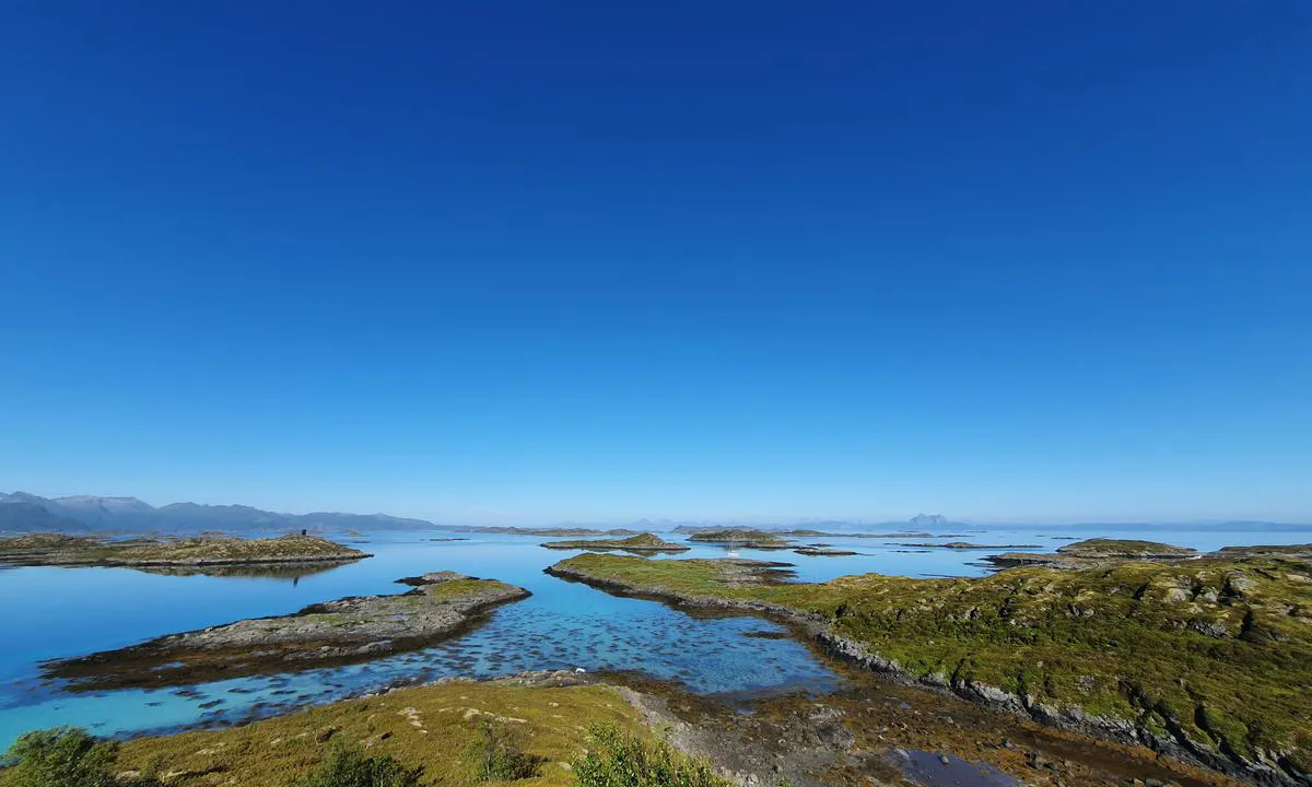 Store Svællingen Fredriksberg: {"base": "no", "no": "Utallige ankerplasser i dette omr\u00e5det.", "se": "Otalet ankringsplatser i detta omr\u00e5de.", "en": "Countless anchorages in this area.", "da": "Utallige ankerpladser i dette omr\u00e5de."}