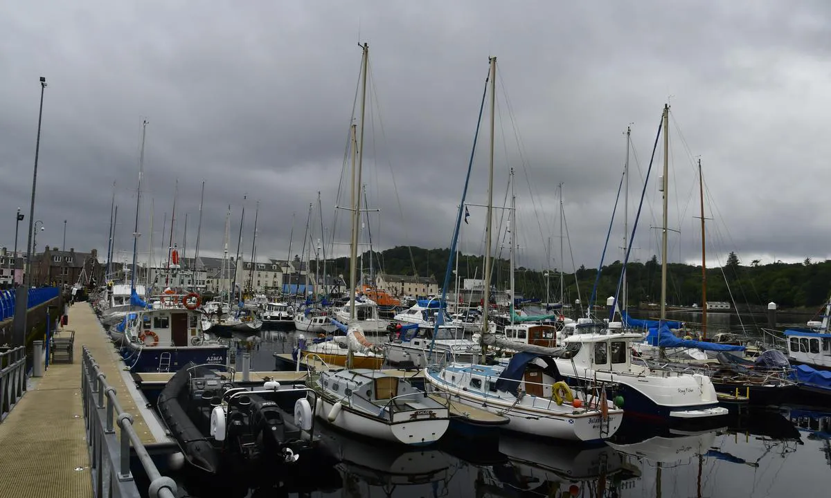 Stornoway Harbour: Fortøying til flytebrygger